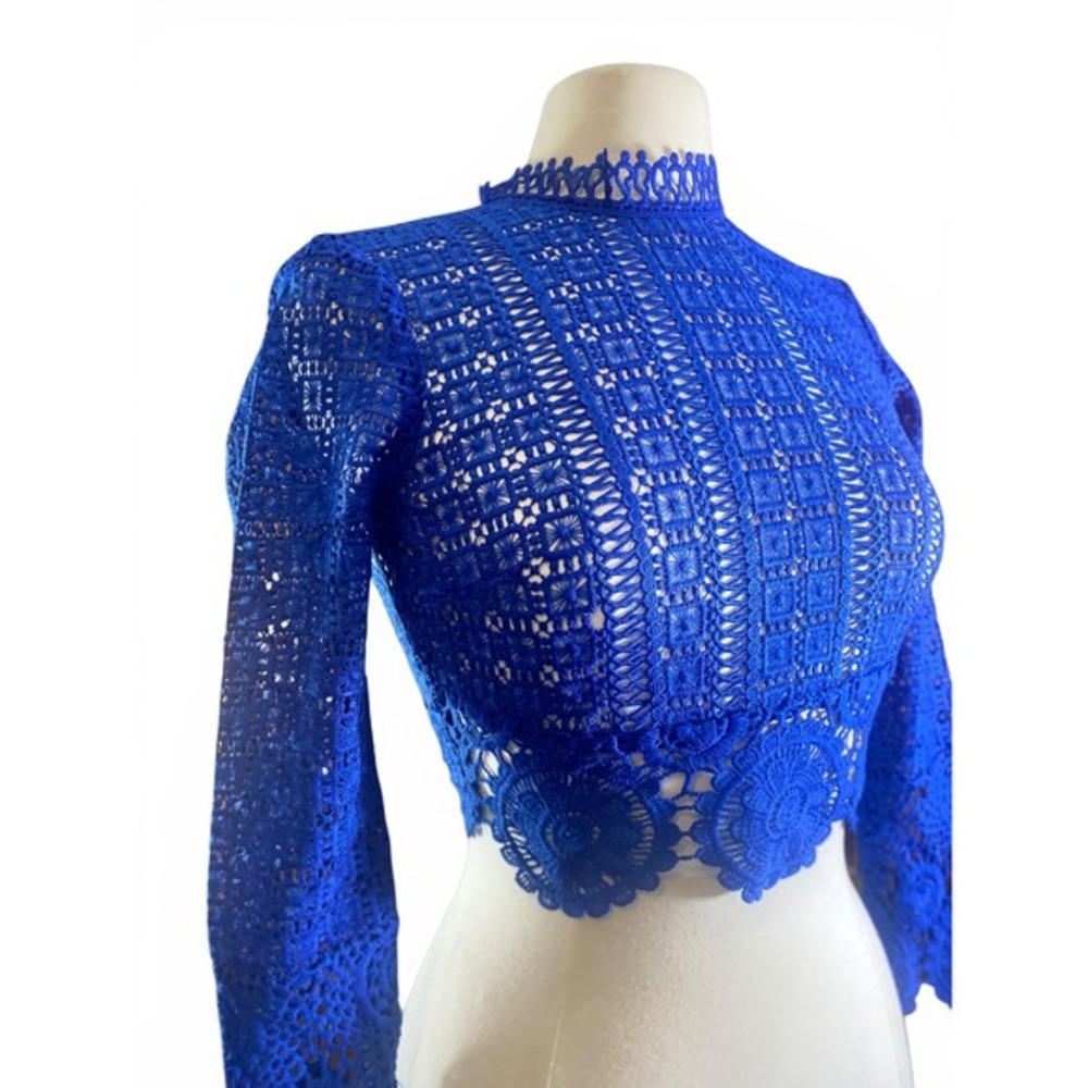 Banjul Long Sleeve Scalloped Lace Crop Top Blue Medium